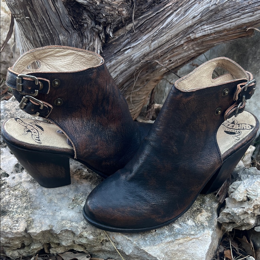 Freebird Women's Black and Brown Mules